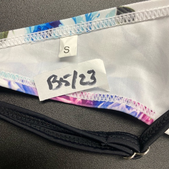 Structured Support Floral Bikini Top | Size Small - Picture 5 of 5